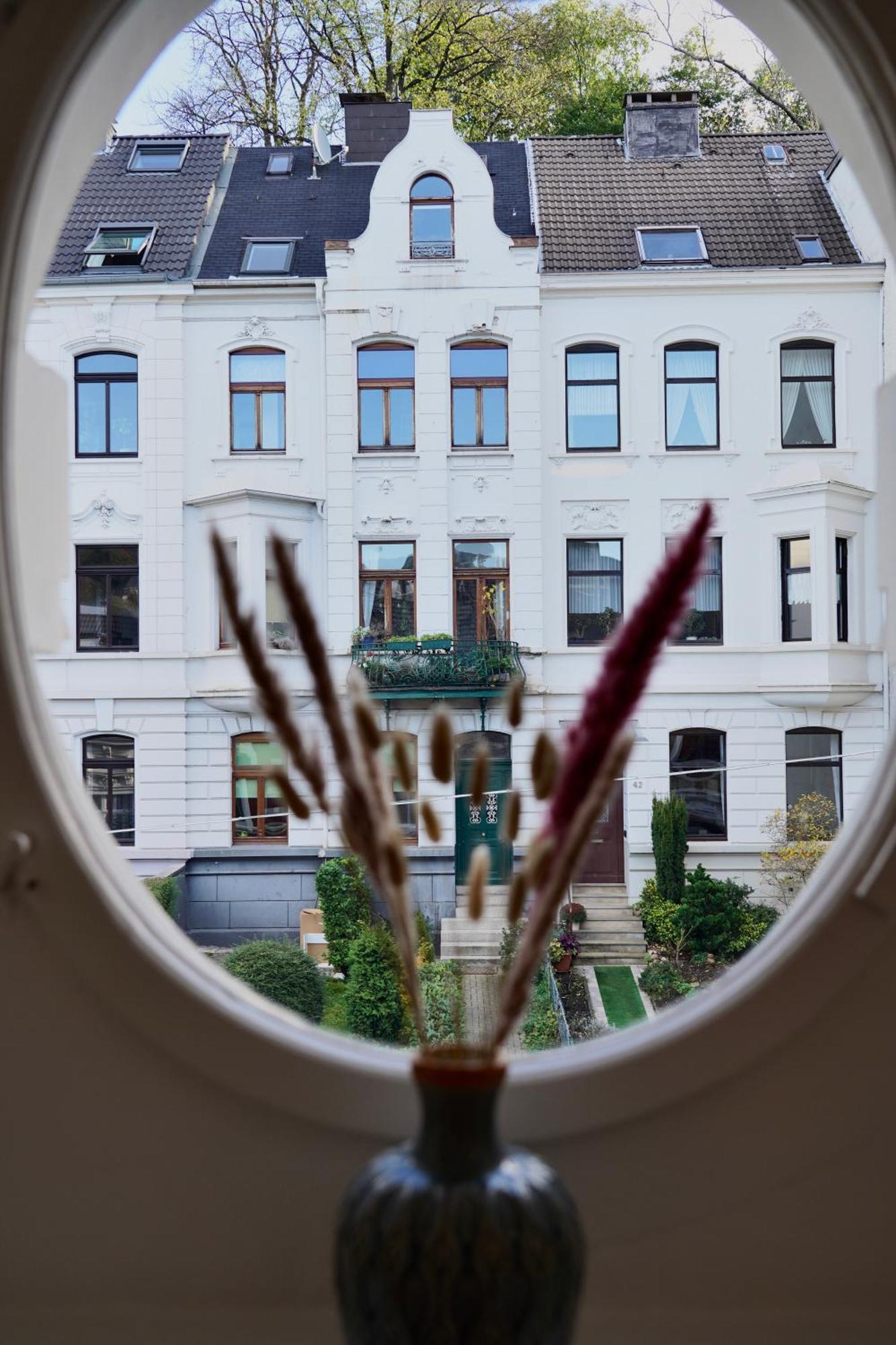 Apartamento Luxurioeses Altbau Im Szenenviertel Wuppertal Exterior foto